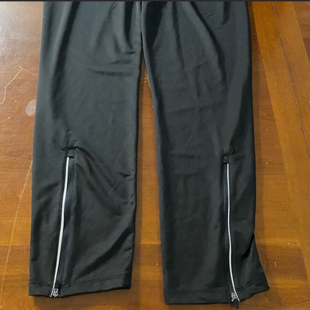 Umbro track pants lightweight Mens sweats are a size Large. - Picture 2 of 4